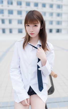 祖木子 裸脚白衬衫_丽丝库