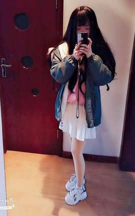 傲娇小萝莉 自拍合集_丽丝库