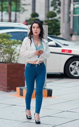 精选街拍作品 NO.0034 紧身牛仔模拍美女高清原图 part1_丽丝库
