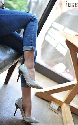 异思趣向IESS美足写真 丝足便当008 《丝足高跟与牛仔裤 2》张馨月_丽丝库