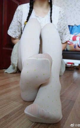 足控福利-微博上的那些美足小姐姐 073_丽丝库