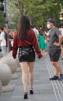 精选街拍作品 NO.1567 红衣黑色皮裙小姐姐 part2_丽丝库