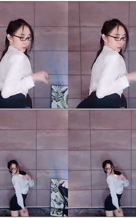 虎牙 暖暖(周童潼)-直播 魔法书福利 V278[1920X1080][2分37秒]_丽丝库