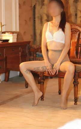 幸福家园-网友自拍专区 上海小娇妻自拍合集四 吞云吐雾