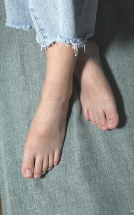 Pary摄影 NO.048 大学生秀秀展示36码小嫩脚_丽丝库