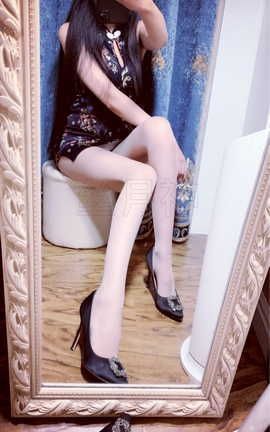 丝月神-2019.12.22旗袍肉丝mb方扣高跟&红色侧空高跟黑丝_丽丝库