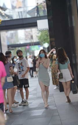 精选街拍作品 NO.1428 就喜欢这样白白净净的女生_丽丝库