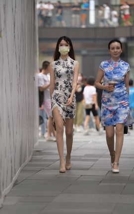 精选街拍作品 NO.1014 摄神街拍作品 你想做她的女婿吗 搭讪美腿小姐姐_丽丝库