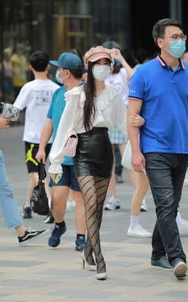 精选街拍作品 NO.0661 四九城嘎子街拍作品 黑丝皮裙女友_丽丝库