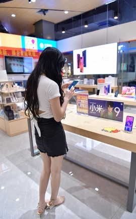 精选街拍作品 NO.0941 小海街拍作品 喜欢小米产品的小姐姐很漂亮嘛 part1_丽丝库