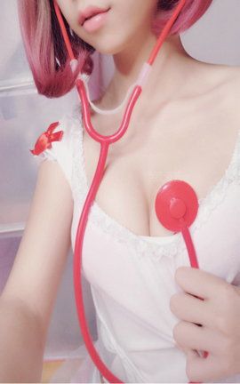 福利图 萝莉液液酱YeYe-白丝护士装_丽丝库