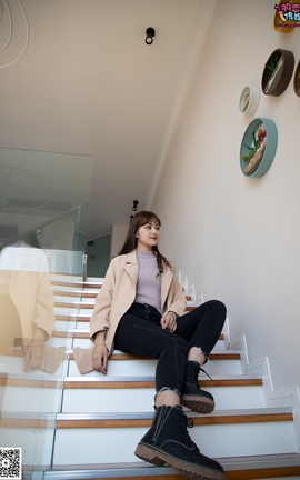 物恋传媒 No.081 苏贝 又见马丁靴，冬日的经典_丽丝库