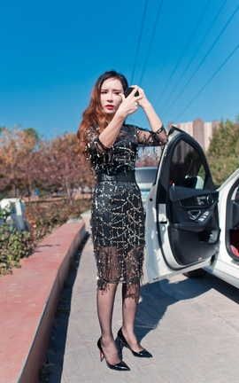 精选街拍作品 NO.0804 御风街拍 网红艾小青在石榴公园的裸足和黑丝 part1_丽丝库