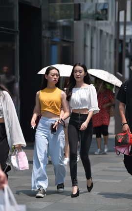 精选街拍作品 NO.0768 视觉冲击街拍作品 搭讪极品蜜桃裤小姐姐_丽丝库