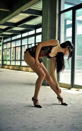 丝间舞 原创个人丝袜摄影 NO.497 空屋也有野玫瑰，满屋香艳，绝美身姿_丽丝库