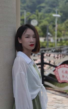 Pary摄影 NO.006 气质美少妇嫣茹在湖中亭大方秀脚_丽丝库