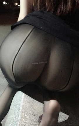 爱露出全站付费资源-转载区  晚上户外黑丝露出，S型身材大长腿_丽丝库