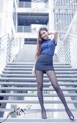 台湾美人蔡譯心，黑丝外拍与靴丝！_丽丝库