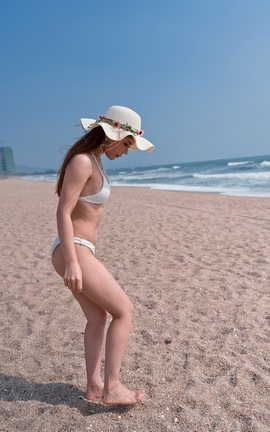 精选街拍作品 NO.0782 御风街拍 惠州海滩上的白色比基尼网红艾小青 part4_丽丝库