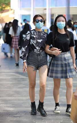 精选街拍作品 NO.0727 小默街拍作品 牛仔热裤小妹_丽丝库