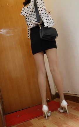 精选街拍作品 NO.0880 辉辉街拍作品 上门推销丝袜的小秋_丽丝库