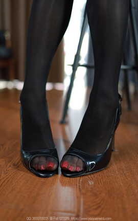 异思趣向IESS 2024.08.12 丝享家1818：娇娇《油亮黑丝》_丽丝库