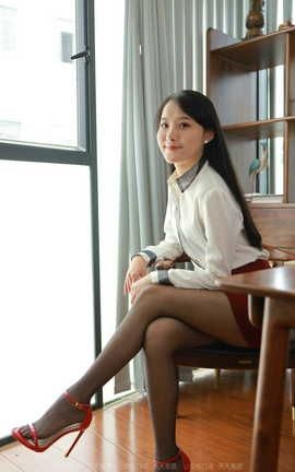 异思趣向IESS 2022.02.23 丝享家1010：婉萍《红色凉鞋配黑丝》_丽丝库