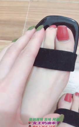 奶油米子-裸足红指甲黑高跟足交[720X1280][13分1秒]_丽丝库