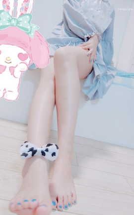 白袜袜格罗丫-浅蓝色长裙奶牛丝袜_丽丝库