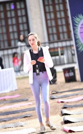 精选街拍作品 NO.0839 咔喳街拍作品 粉衣兰裤_丽丝库