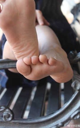 足控福利-微博上的那些美足小姐姐 150_丽丝库