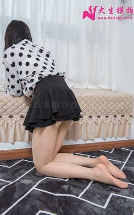 大生模拍 一元区 玩平板的丝袜脚_丽丝库