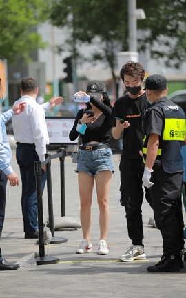 精选街拍作品 NO.0764 四九城嘎子街拍作品 热裤漂亮小姐姐_丽丝库