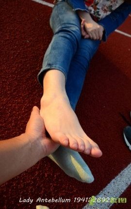 高校妹子丝足写真-做做_丽丝库