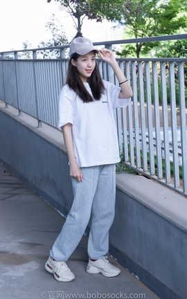 袜啵啵BoBoSocks NO.012 泡芙-运动鞋白棉袜裸足_丽丝库