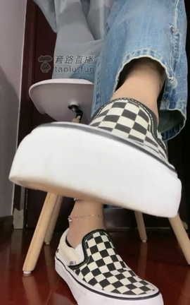 套路直播-绘子-棋盘格球鞋 黑丝船袜 高跟鞋 裸足[720X1280][2小时14分16秒]_丽丝库