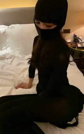 lustforlive 丝足控06-蒙面黑衣人_丽丝库