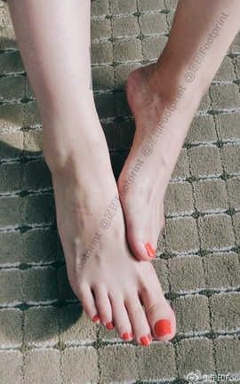 足控福利-微博上的那些美足小姐姐 158_丽丝库