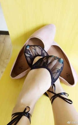 足控福利-微博上的那些美足小姐姐 086_丽丝库