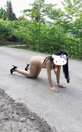 爱露出全站付费资源-转载区  走在山间的小路上_丽丝库