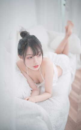 周叽是可爱兔兔 白色睡衣_丽丝库