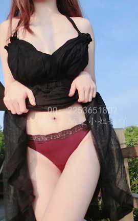 隔壁小姐姐-户外露出 黑裙红内_丽丝库