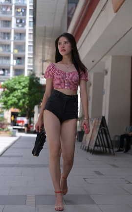 精选街拍作品 NO.0815 一始街拍作品 黑色热裤大长腿小姐姐 part3_丽丝库