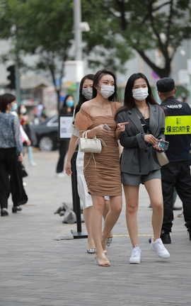 精选街拍作品 NO.0760 四九城嘎子街拍作品 美腿高跟小姐姐_丽丝库