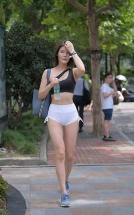 精选街拍作品 NO.0018 短衣短裤翘臀运动女外拍高清原图 part2_丽丝库