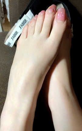 足控福利-微博上的那些美足小姐姐 129_丽丝库