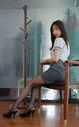 异思趣向IESS 2022.03.30 丝享家1044：美子《酒红色美甲》_丽丝库