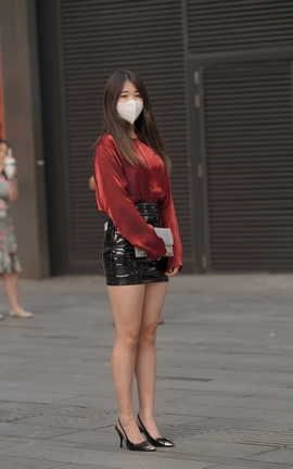 精选街拍作品 NO.1567 红衣黑色皮裙小姐姐 part4_丽丝库