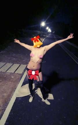 爱露出全站付费资源-户外人前 铃铛露出公园_丽丝库