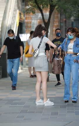 精选街拍作品 NO.0694 玻璃街拍作品 灰色包臀裙小姐姐_丽丝库